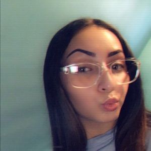 Meet your Posher, Leilanii